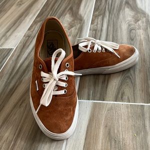 Suede, tan Vans